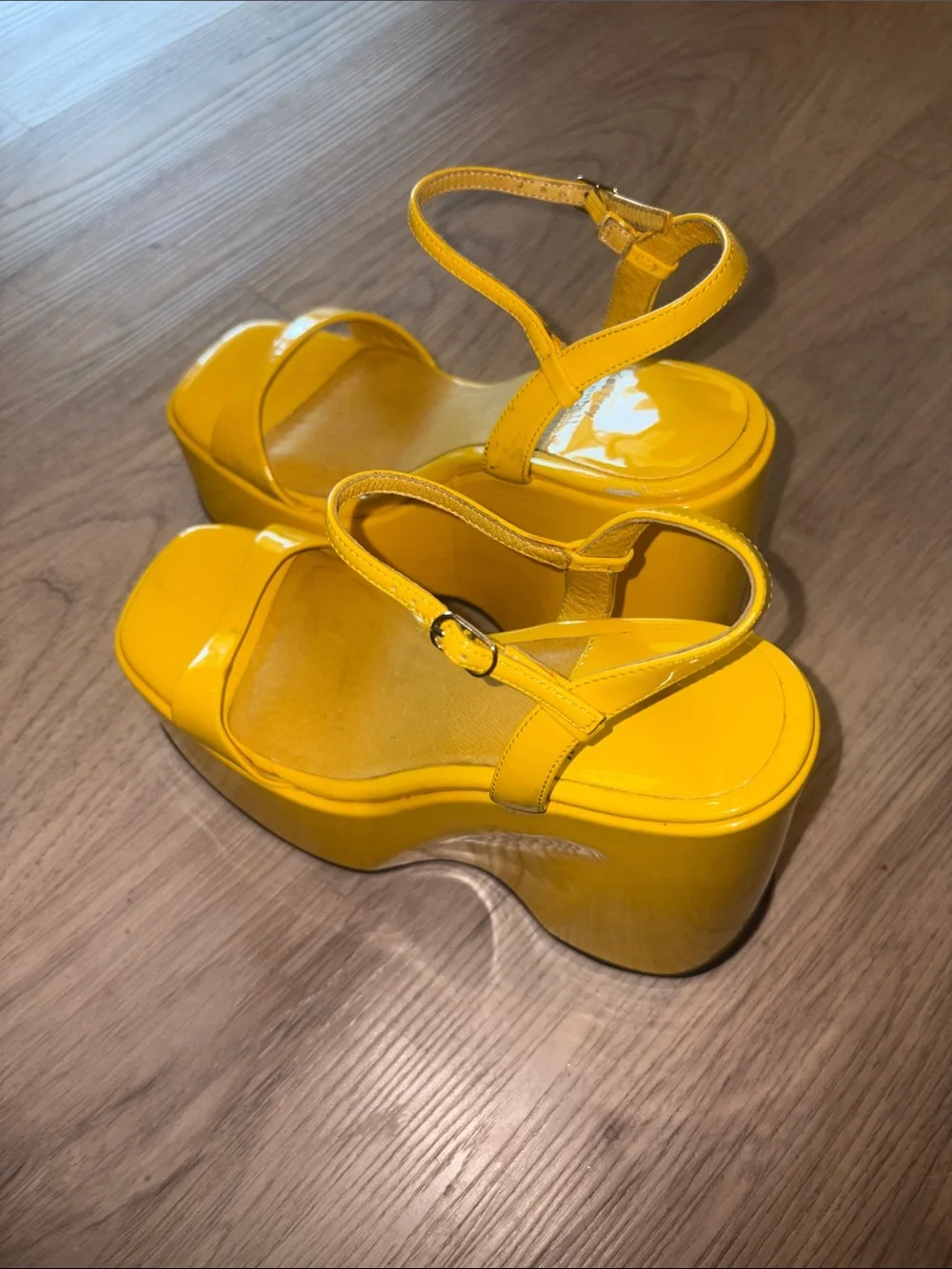 Jeffrey Campbell statement platform